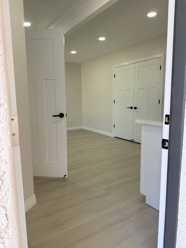 18212 N 43rd Pl #B - Photo 2 of 12