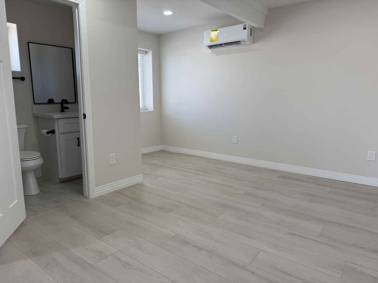 18212 N 43rd Pl #B - Photo 3 of 12