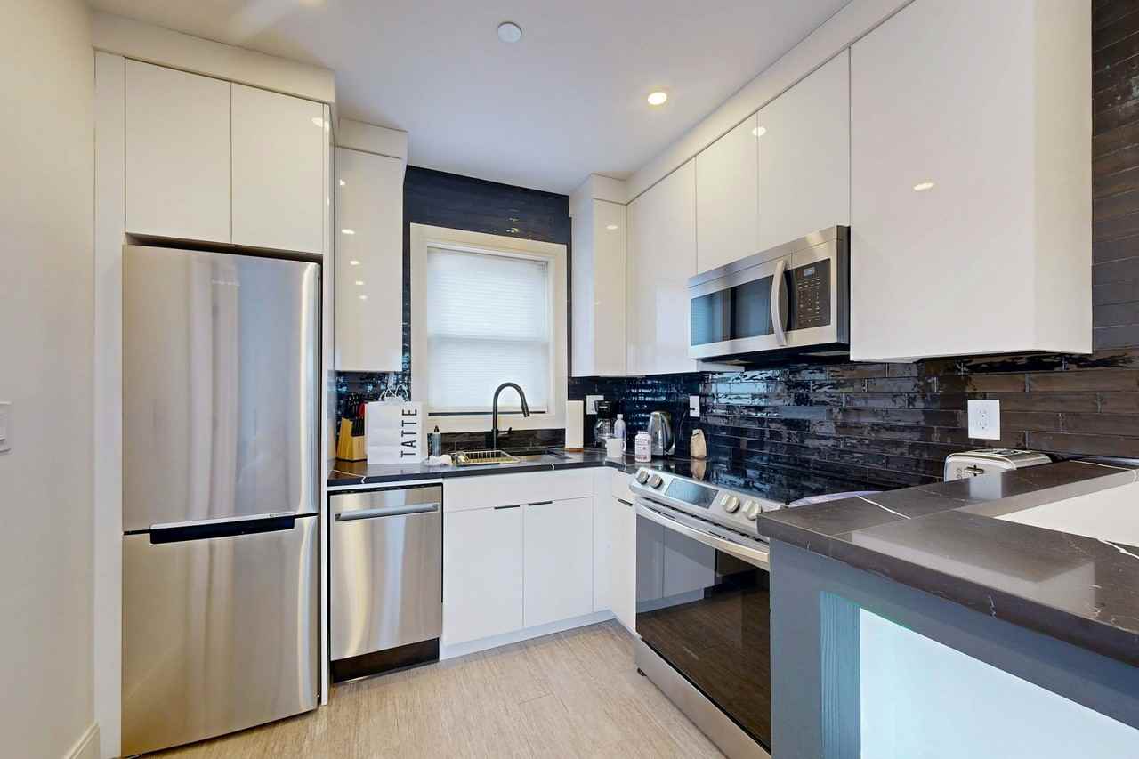 353 E 8th St #3 - Photo 4 of 13