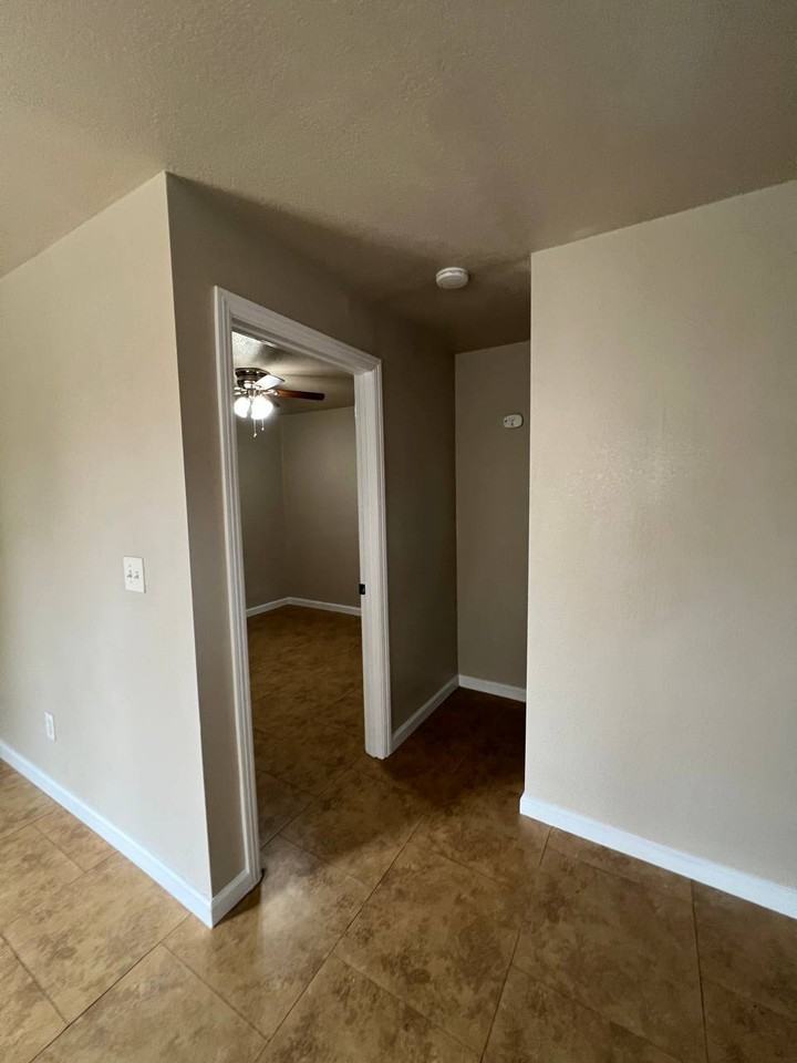304 N Sierra Vista Ave #B - Photo 3 of 14