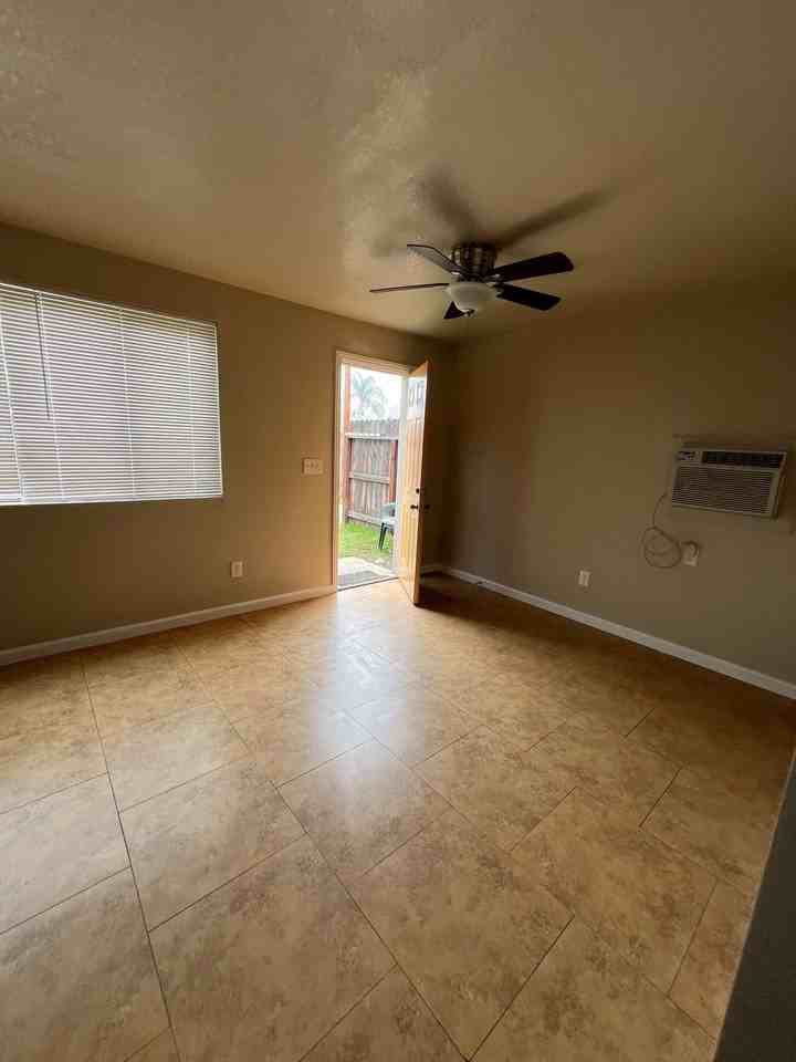 304 N Sierra Vista Ave #B - Photo 5 of 14