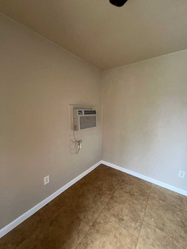 304 N Sierra Vista Ave #B - Photo 7 of 14
