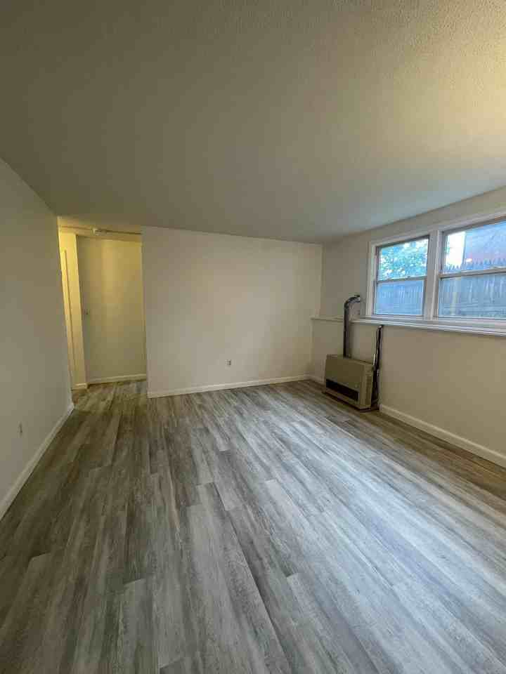 123 N Champlain St #2 - Photo 7 of 8