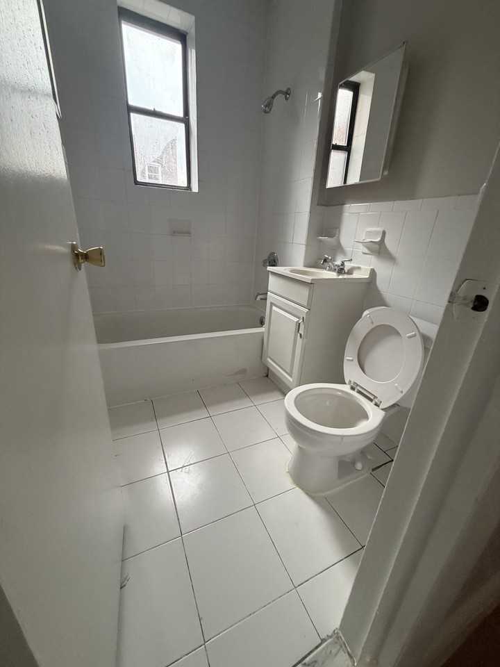 508 67th St #23 - Photo 4 of 9
