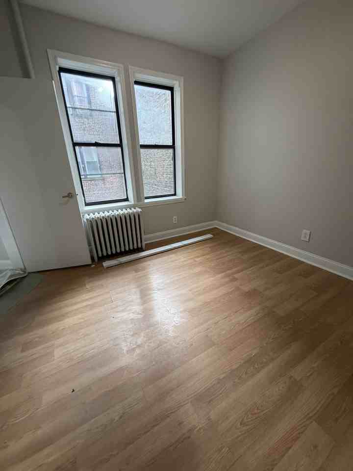 508 67th St #23 - Photo 5 of 9