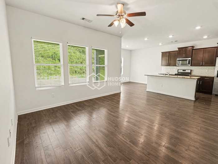270 Chelsea Park Rd - Photo 3 of 29
