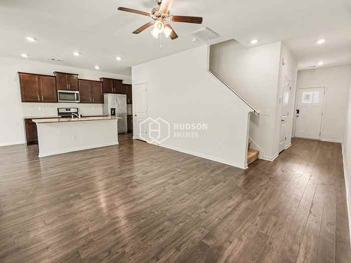 270 Chelsea Park Rd - Photo 4 of 29