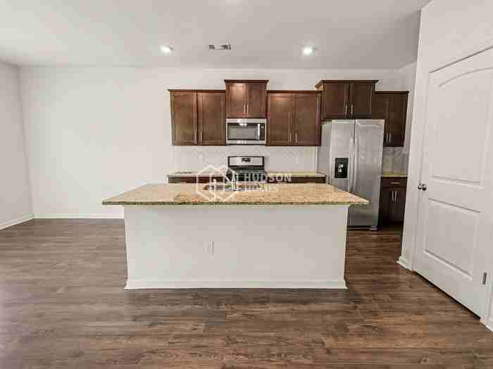 270 Chelsea Park Rd - Photo 5 of 29