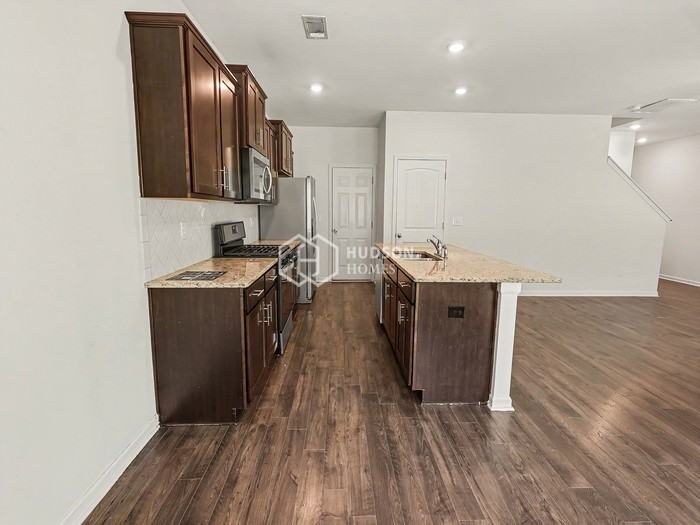 270 Chelsea Park Rd - Photo 6 of 29