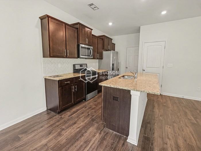 270 Chelsea Park Rd - Photo 7 of 29