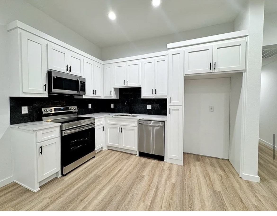 2910 Bourland St #A - Photo 3 of 9