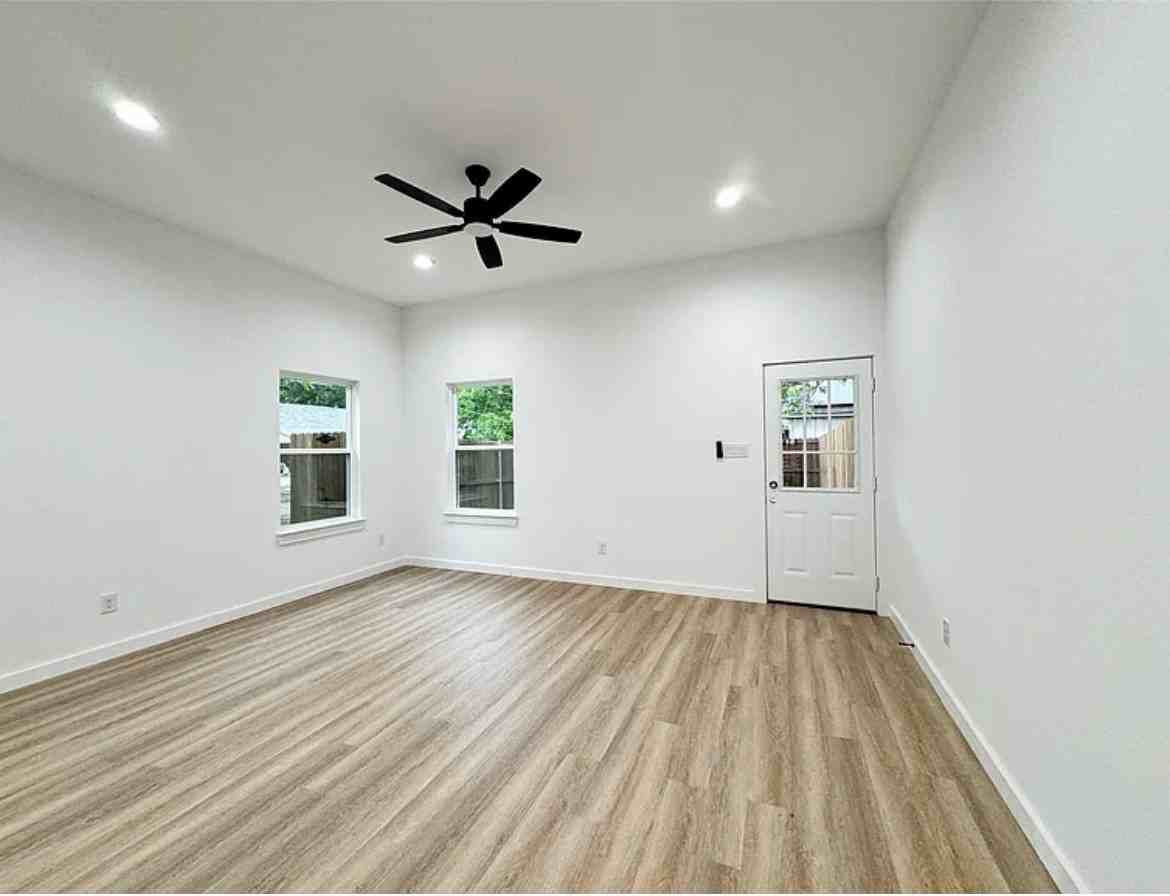 2910 Bourland St #A - Photo 6 of 9