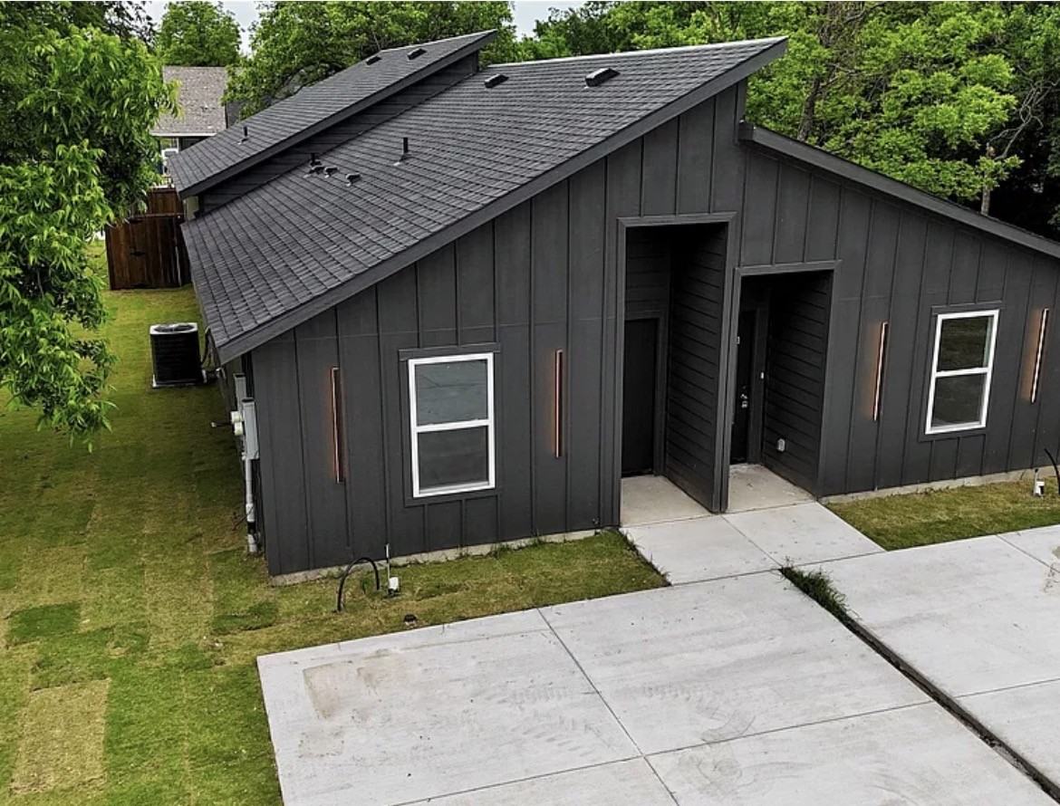 2910 Bourland St #B - Photo 2 of 9
