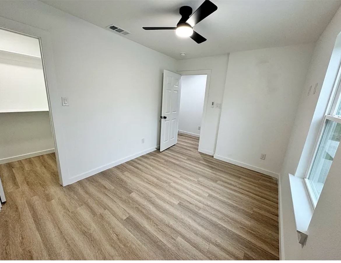 2910 Bourland St #B - Photo 4 of 9