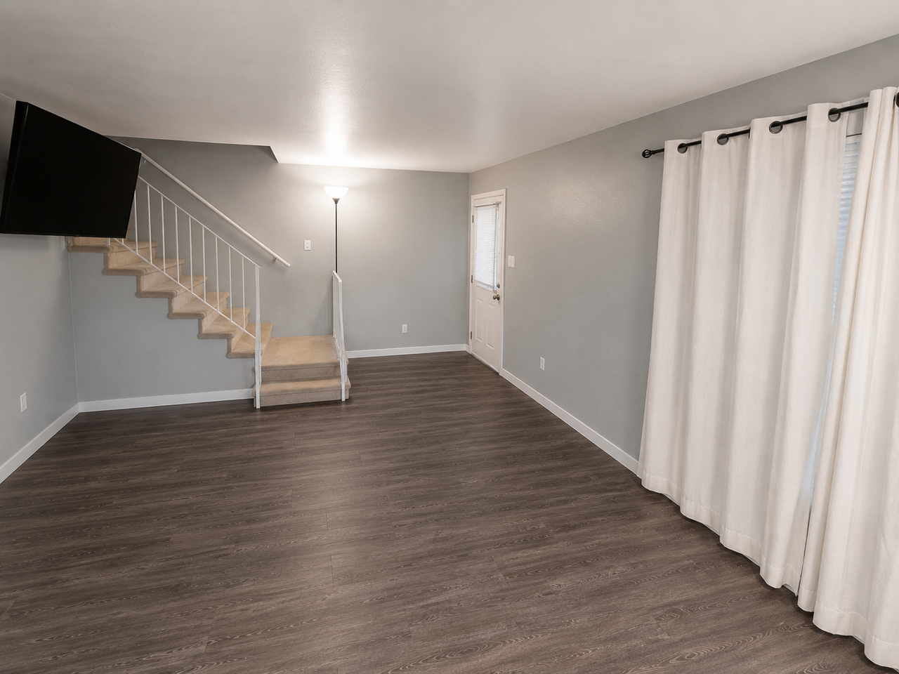 1609 S Ivory Cir #B - Photo 3 of 11