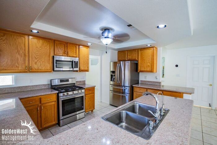 10761 Spruce Bough St - Photo 3 of 14