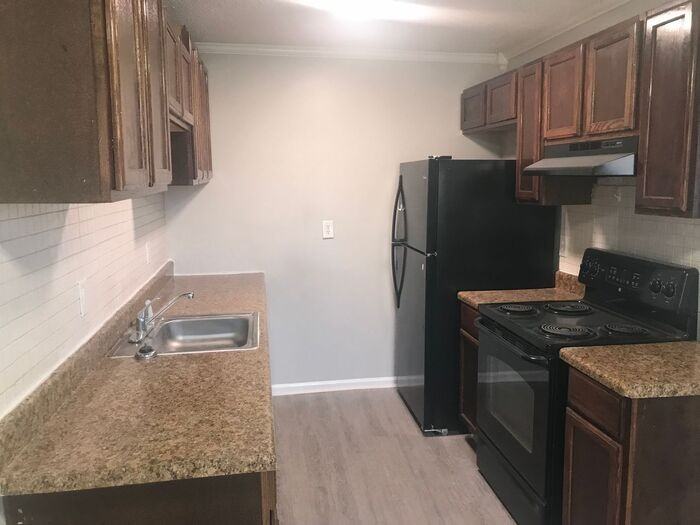 105 Chalet North Ct - Photo 3 of 7