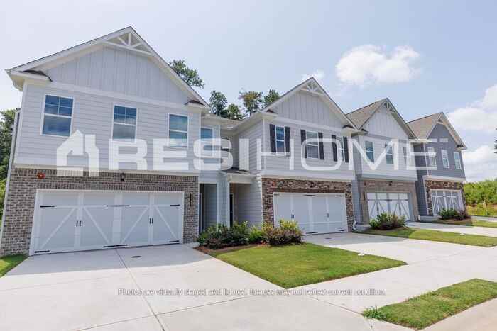 1176 Charming Pines Pl Ne