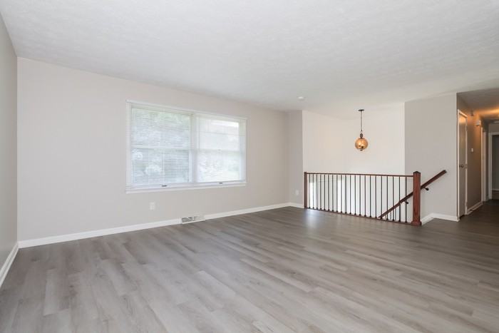 686 Cloverdale Ave - Photo 2 of 10