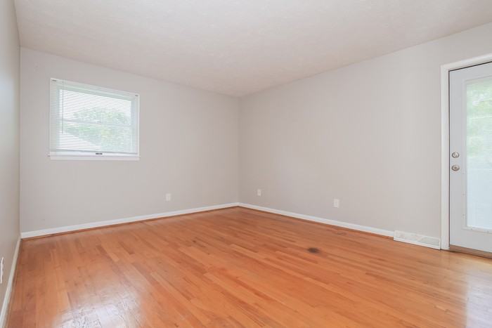 686 Cloverdale Ave - Photo 6 of 10