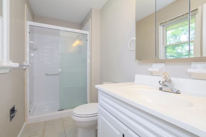 686 Cloverdale Ave - Photo 7 of 10