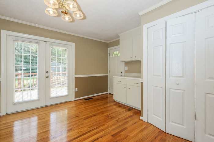 24 Prestbury Dr - Photo 3 of 10
