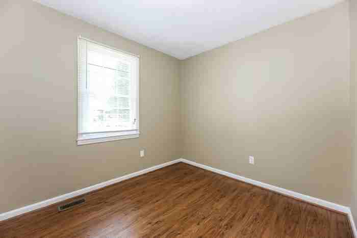 24 Prestbury Dr - Photo 7 of 10