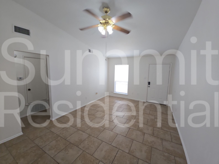 1104 Columbia St - Photo 4 of 15