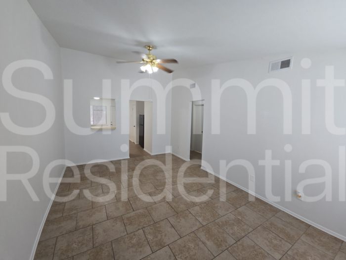 1104 Columbia St - Photo 5 of 15