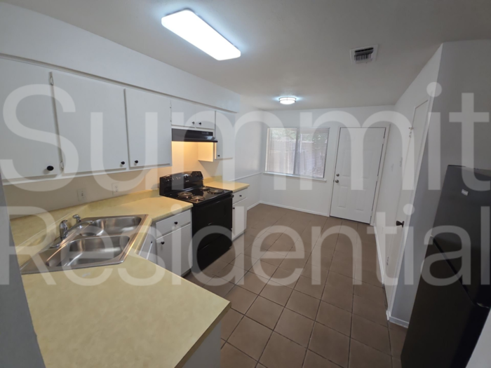1104 Columbia St - Photo 6 of 15
