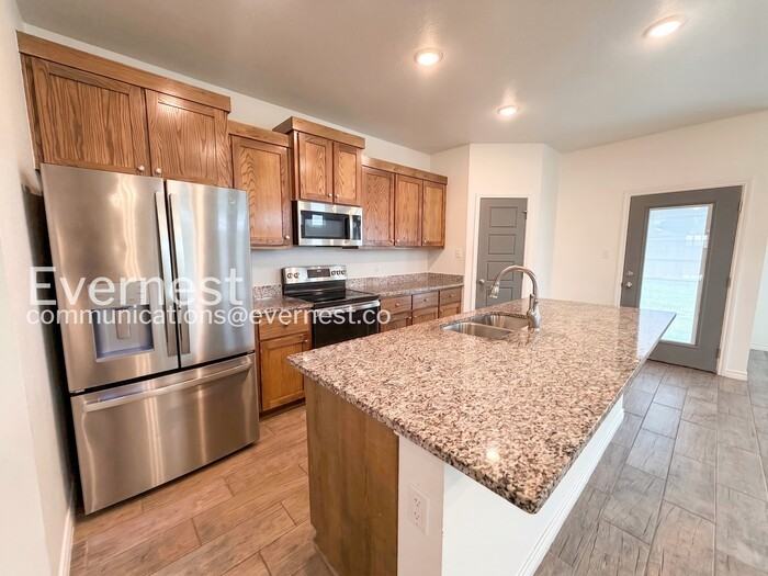845 Freedom Cir - Photo 5 of 19