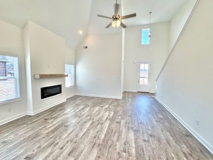 30 Hughetta St N - Photo 3 of 28