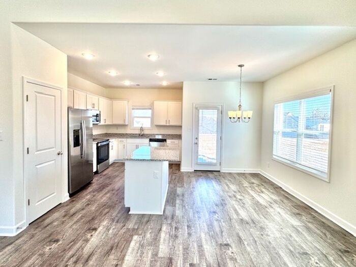 30 Hughetta St N - Photo 4 of 28