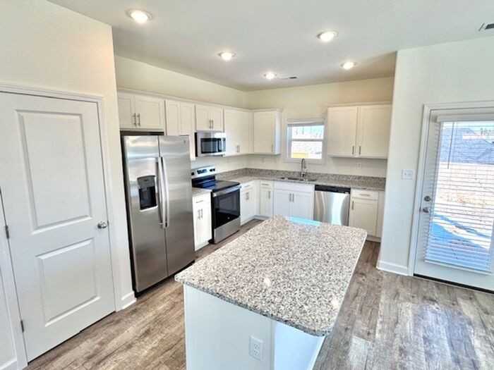 30 Hughetta St N - Photo 5 of 28