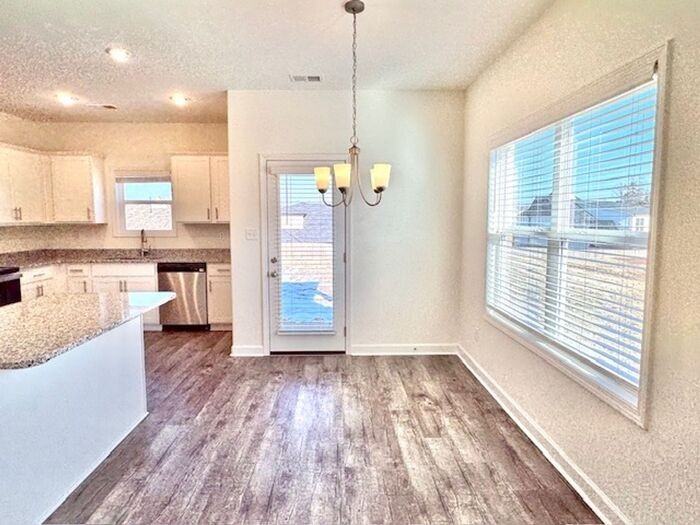 30 Hughetta St N - Photo 6 of 28