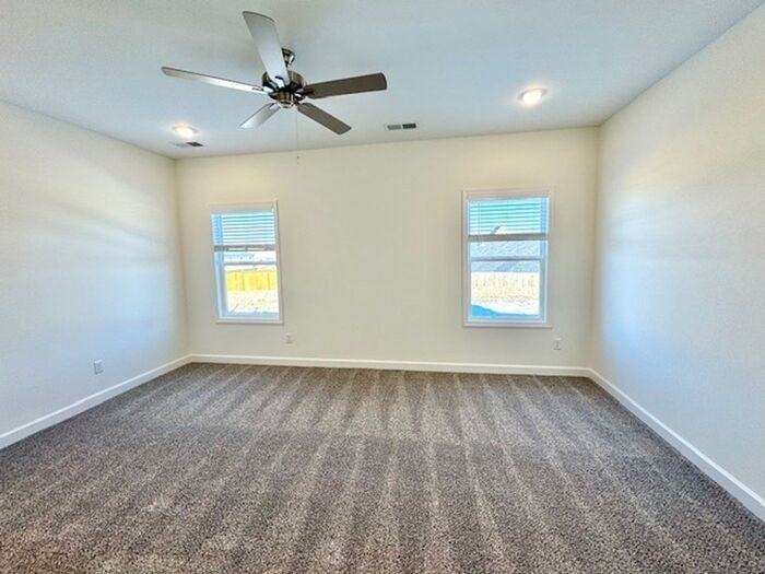 30 Hughetta St N - Photo 7 of 28