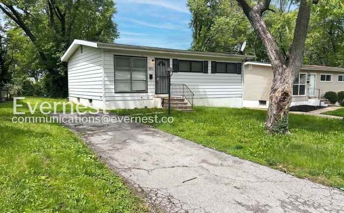 4001 Cranberry Ln