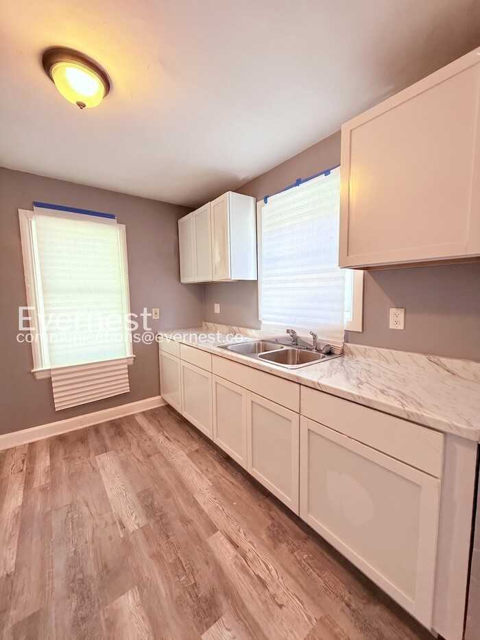 9460 Wayburn St - Photo 4 of 28