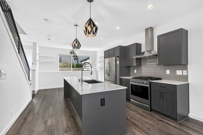 3819 S Cloverdale St - Photo 4 of 50