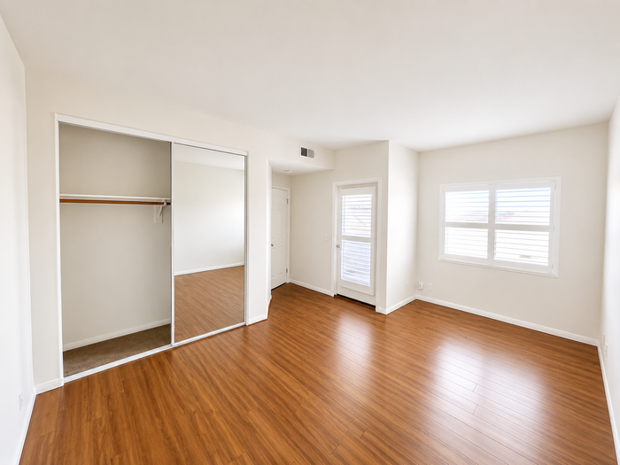 1045 Beryl St - Photo 5 of 24