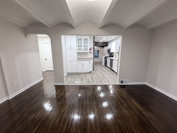 226 S Moore Ave - Photo 2 of 37