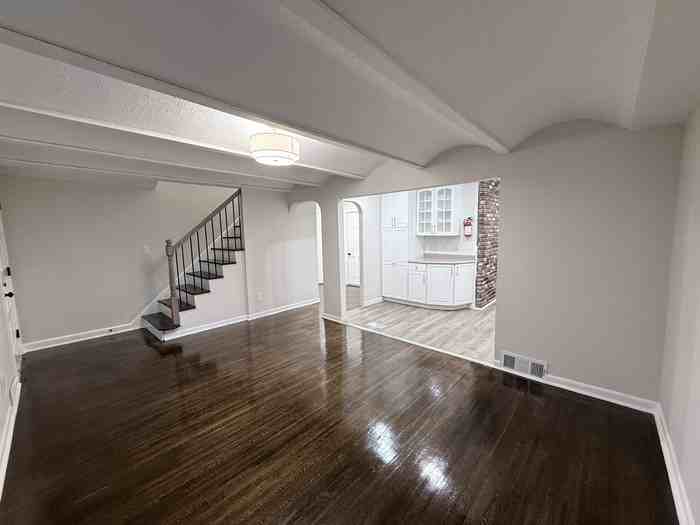 226 S Moore Ave - Photo 3 of 37