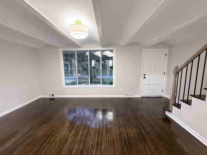 226 S Moore Ave - Photo 4 of 37