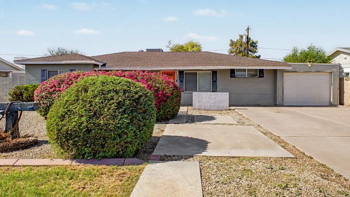 2514 E Campbell Ave - Photo 2 of 32