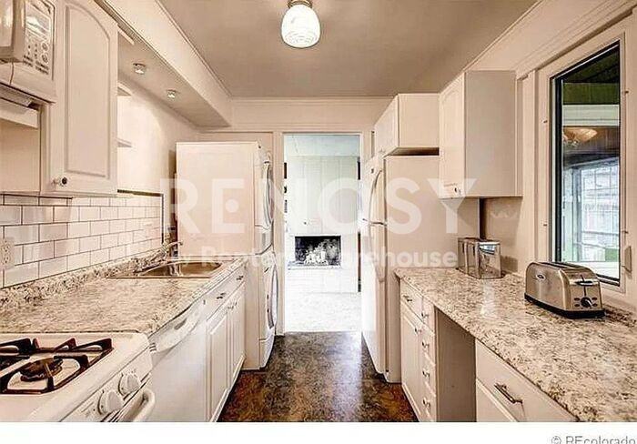 3030 S Bellaire St - Photo 7 of 19