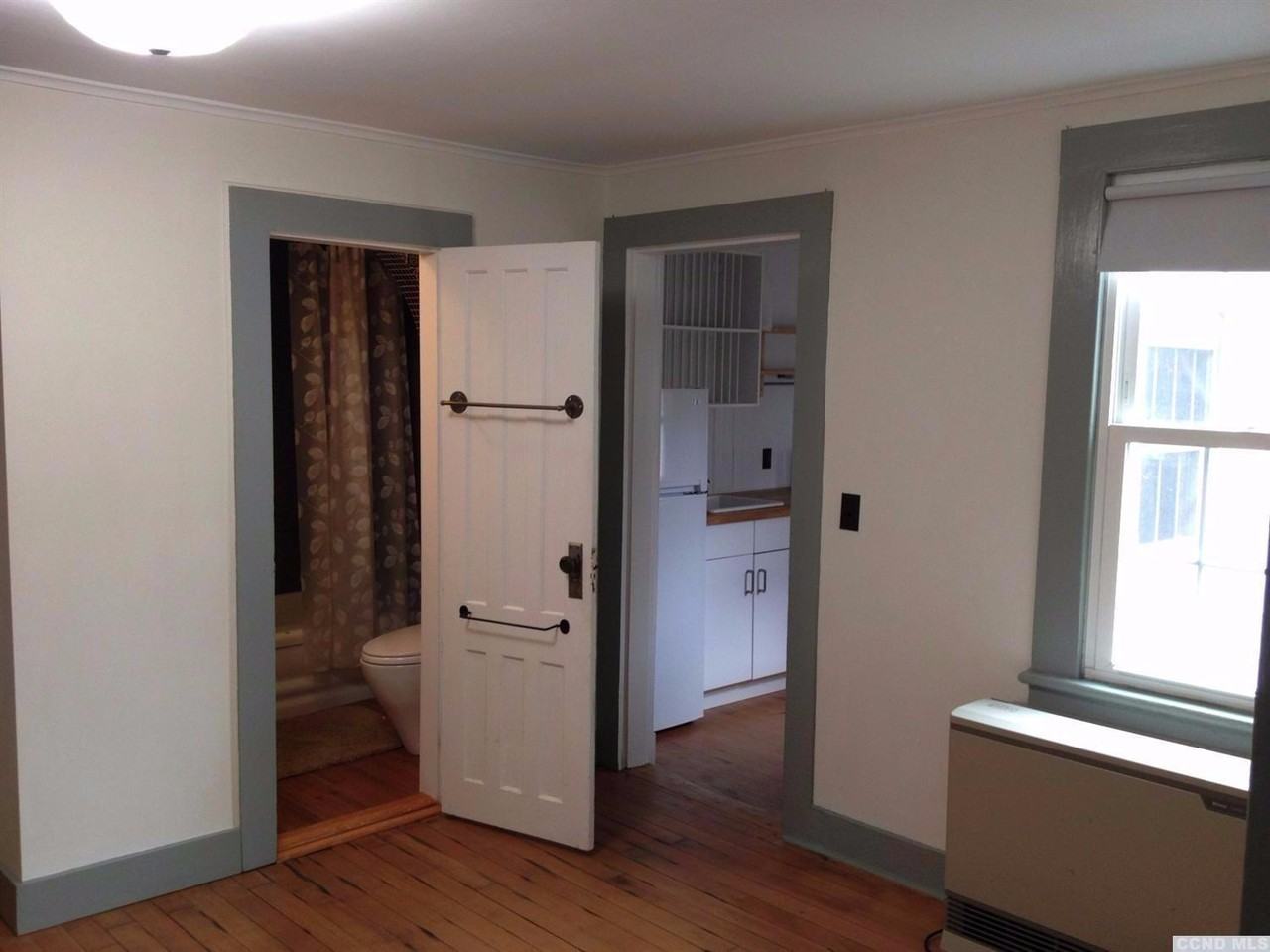 232 Robinson Street - Photo 3 of 17