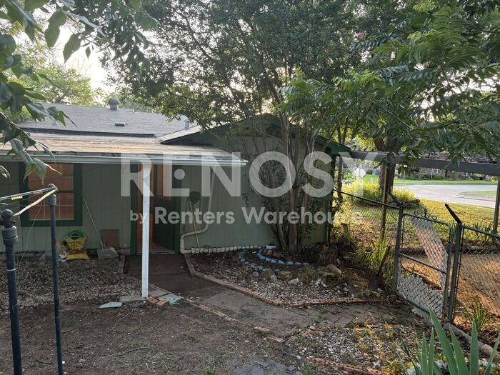 1501 Briarwood Blvd - Photo 4 of 21
