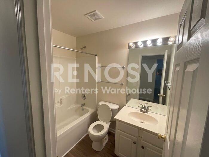 11715 Harsworth Ln - Photo 3 of 17