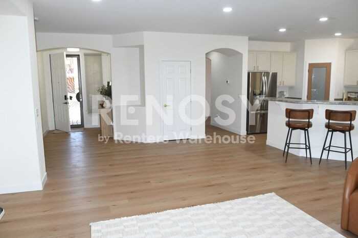 10413 W Roanoke Ave - Photo 4 of 18