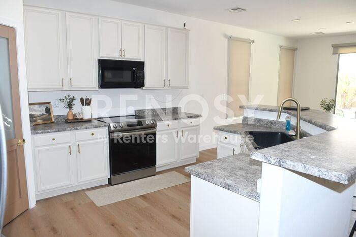 10413 W Roanoke Ave - Photo 7 of 18